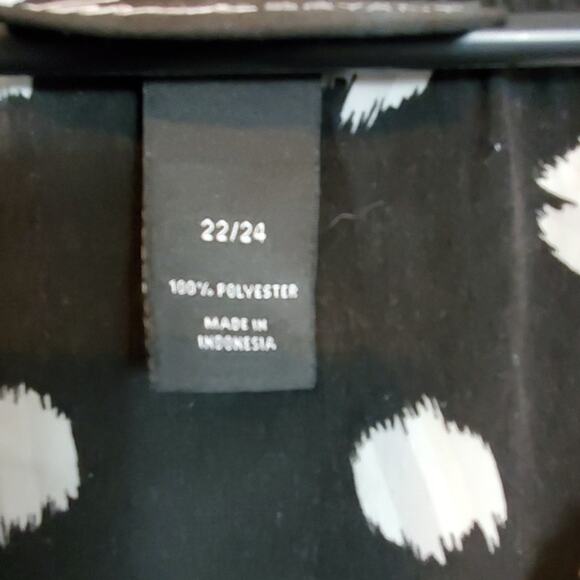 Lane Bryant 3/4 Sleeve Top, Black/white polka dot, 22/24 - Picture 8 of 8